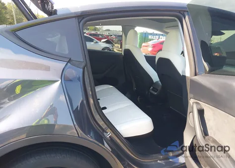 2023 Tesla Model Y Awd/Long Range Dual Motor All-Wheel Drive z USA, uszkodzony, nr VIN 7SAYGDEE4PA167984